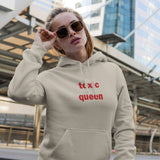 Toxic Queen Hoodie – Krem – model üzerinde ön görünüm