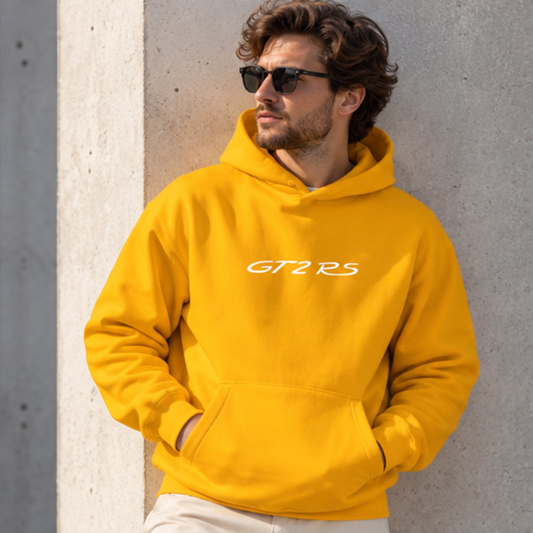 What The Fuck Is Tesla Hoodie – Turuncu – model üzerinde ön görünüm