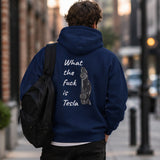 What The Fuck Is Tesla Hoodie – Lacivert – model üzerinde arka görünüm
