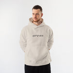 What The Fuck Is Tesla Hoodie – Krem – model üzerinde ön görünüm