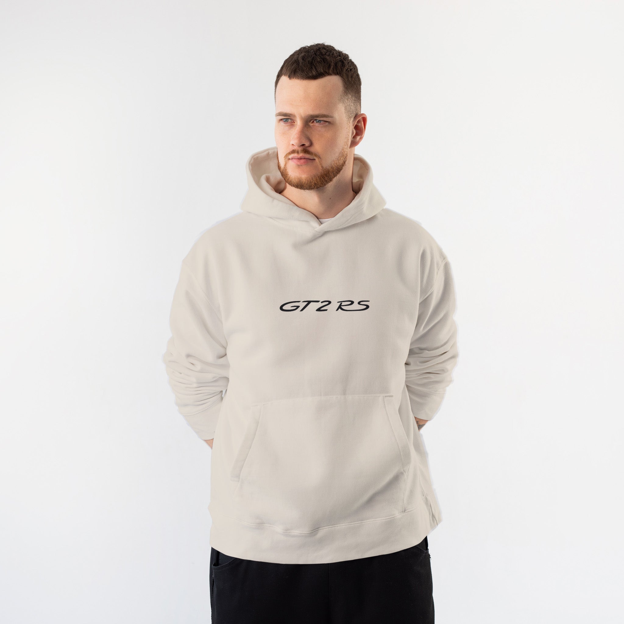 What The Fuck Is Tesla Hoodie – Krem – model üzerinde ön görünüm