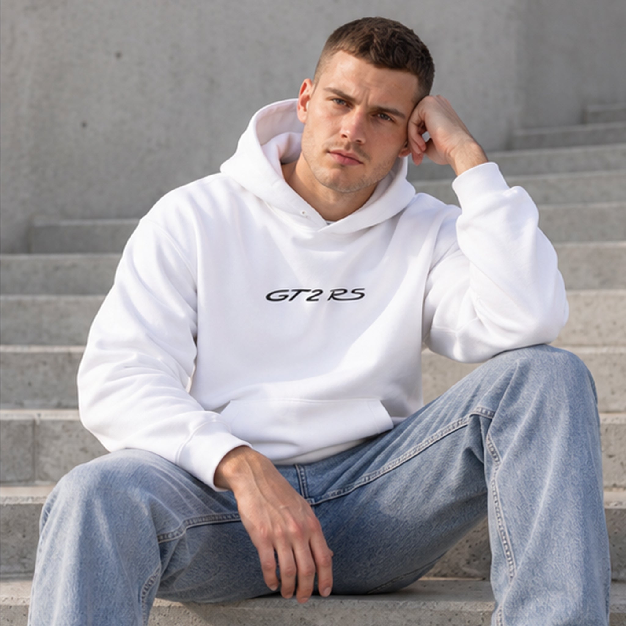 What The Fuck Is Tesla Hoodie – Beyaz – model üzerinde ön görünüm