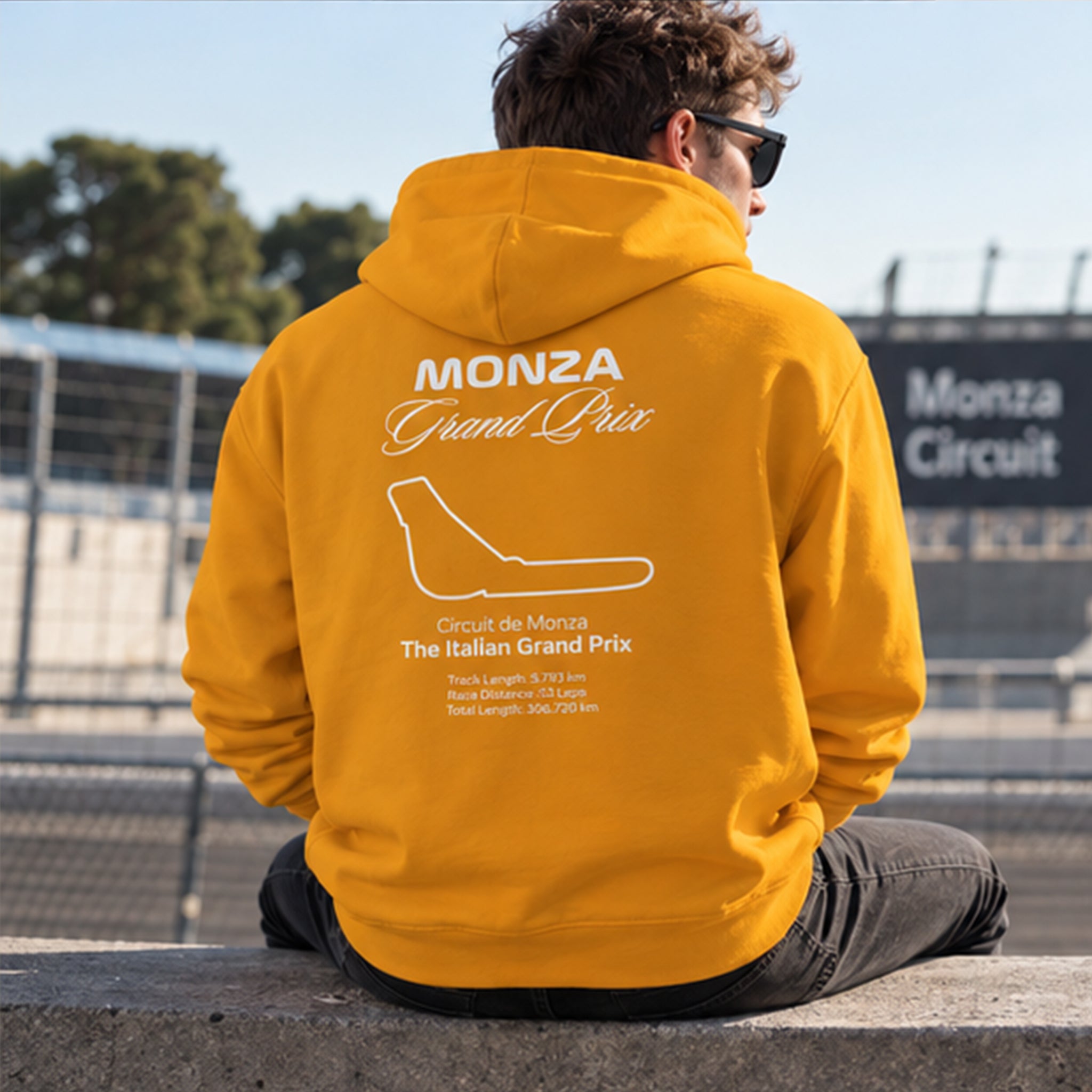 Monza Grand Prix Hoodie – Turuncu – model üzerinde arka görünüm
