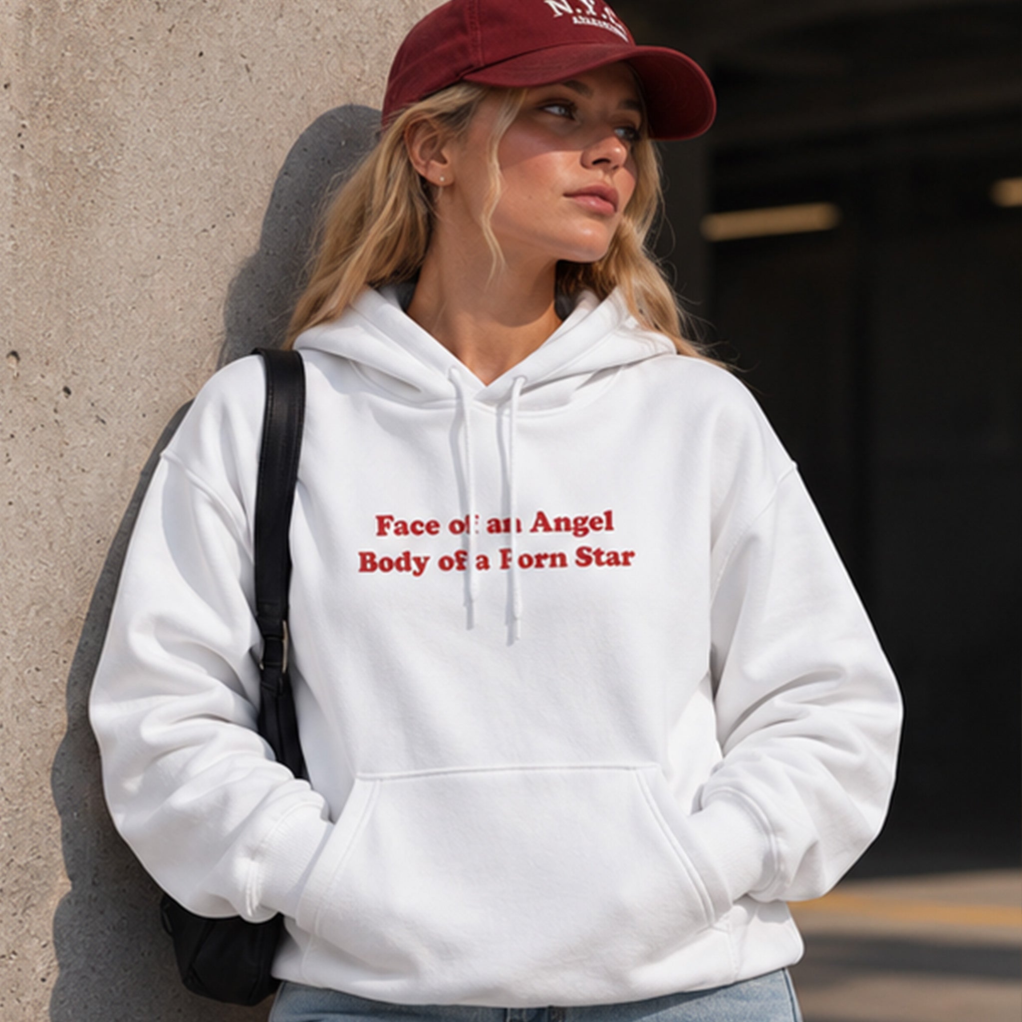 Face & Body Hoodie – Beyaz – model üzerinde ön görünüm