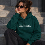 Face & Body Hoodie – Koyu Yeşil – model üzerinde ön görünüm