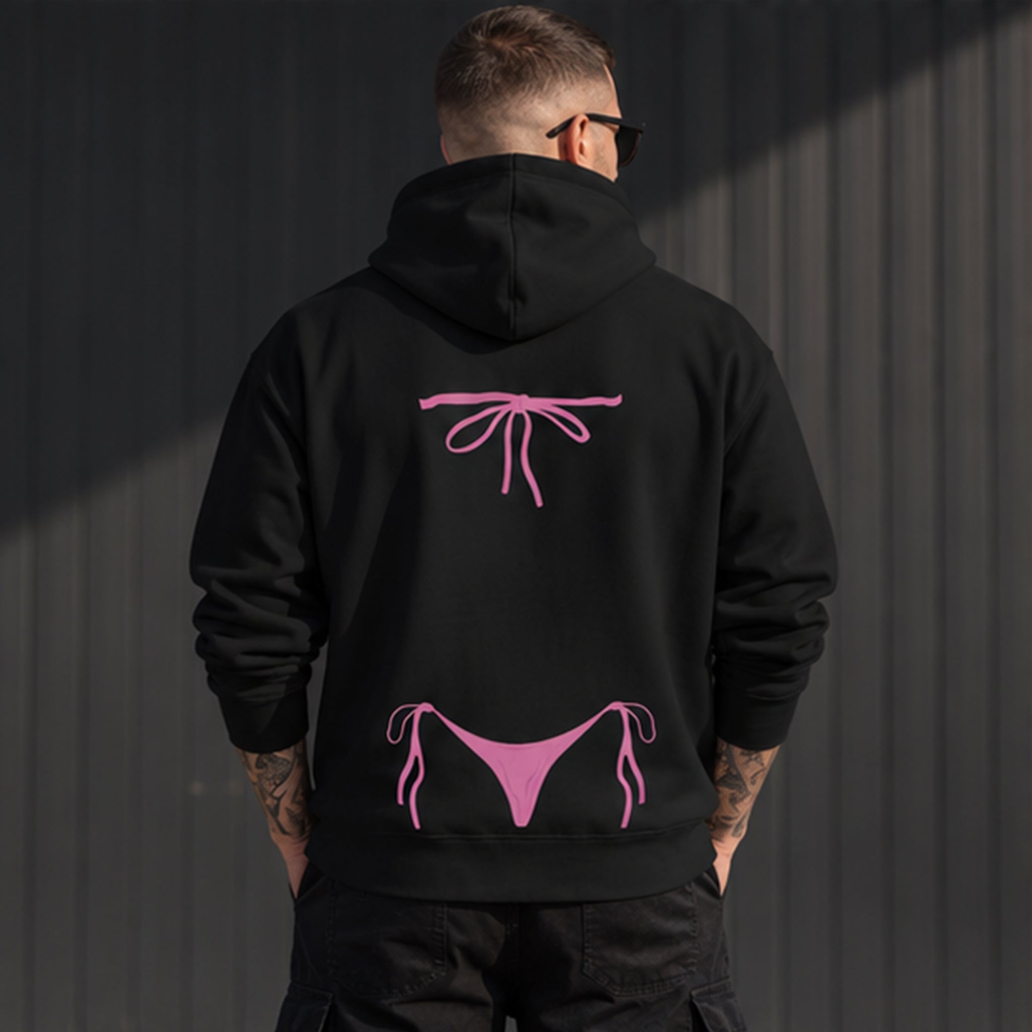 Pink Bikini Hoodie – Siyah – model üzerinde arka görünüm