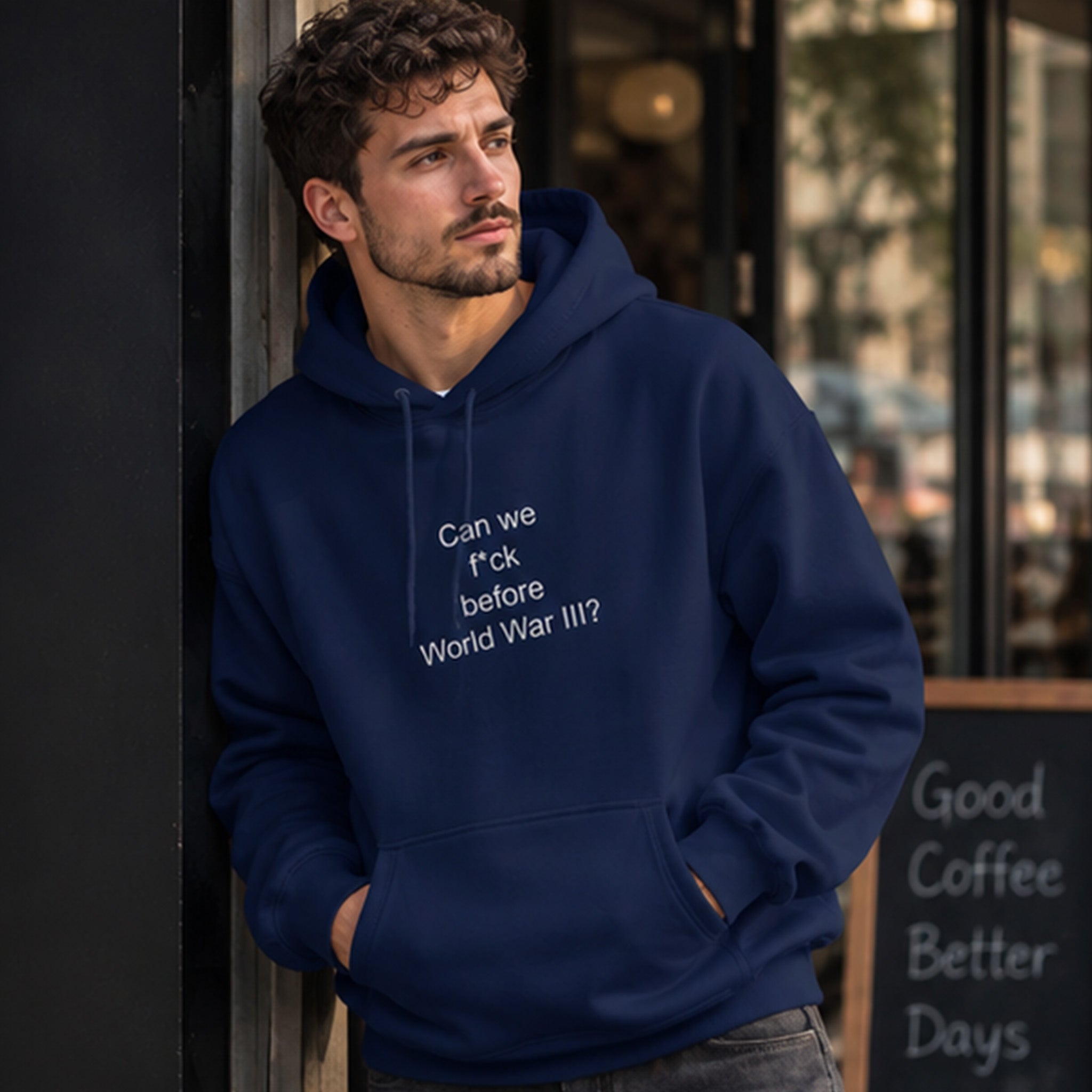 Before World War 3 Hoodie – Lacivert – model üzerinde ön görünüm