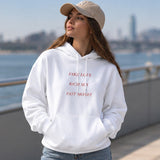Fake Love Rich Sex Fast Money Hoodie – Beyaz – model üzerinde ön görünüm