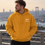 Türkiye Grand Prix Hoodie – Turuncu – model üzerinde ön görünüm