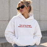 Face & Body Oversize Hoodie – Beyaz – model üzerinde ön görünüm