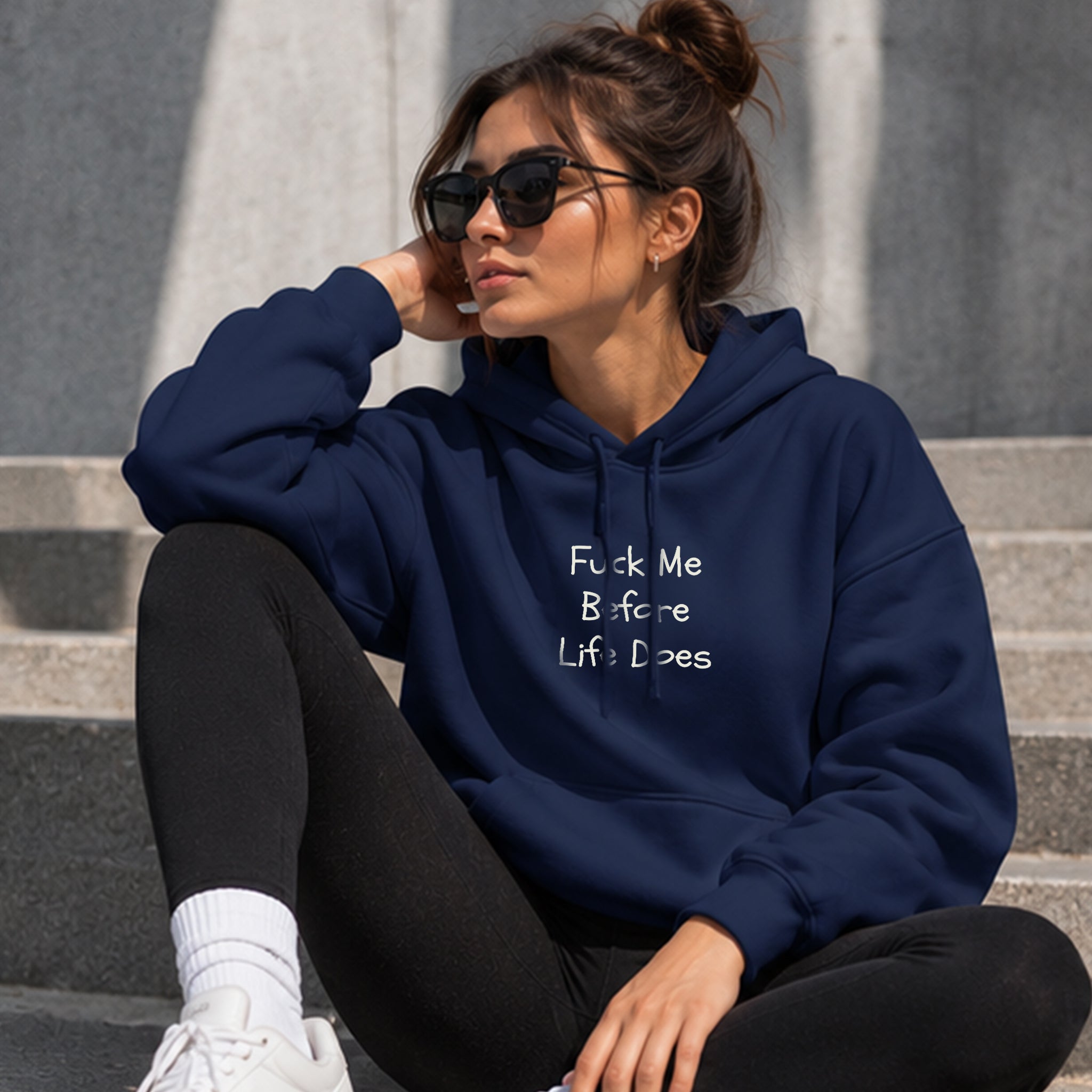 Fuck Me Before Life Does Hoodie – Lacivert – model üzerinde ön görünüm
