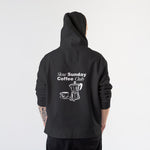 Slow Sunday Coffee Club Hoodie – Siyah – model üzerinde arka görünüm