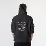 Slow Sunday Coffee Club Hoodie – Siyah – model üzerinde arka görünüm