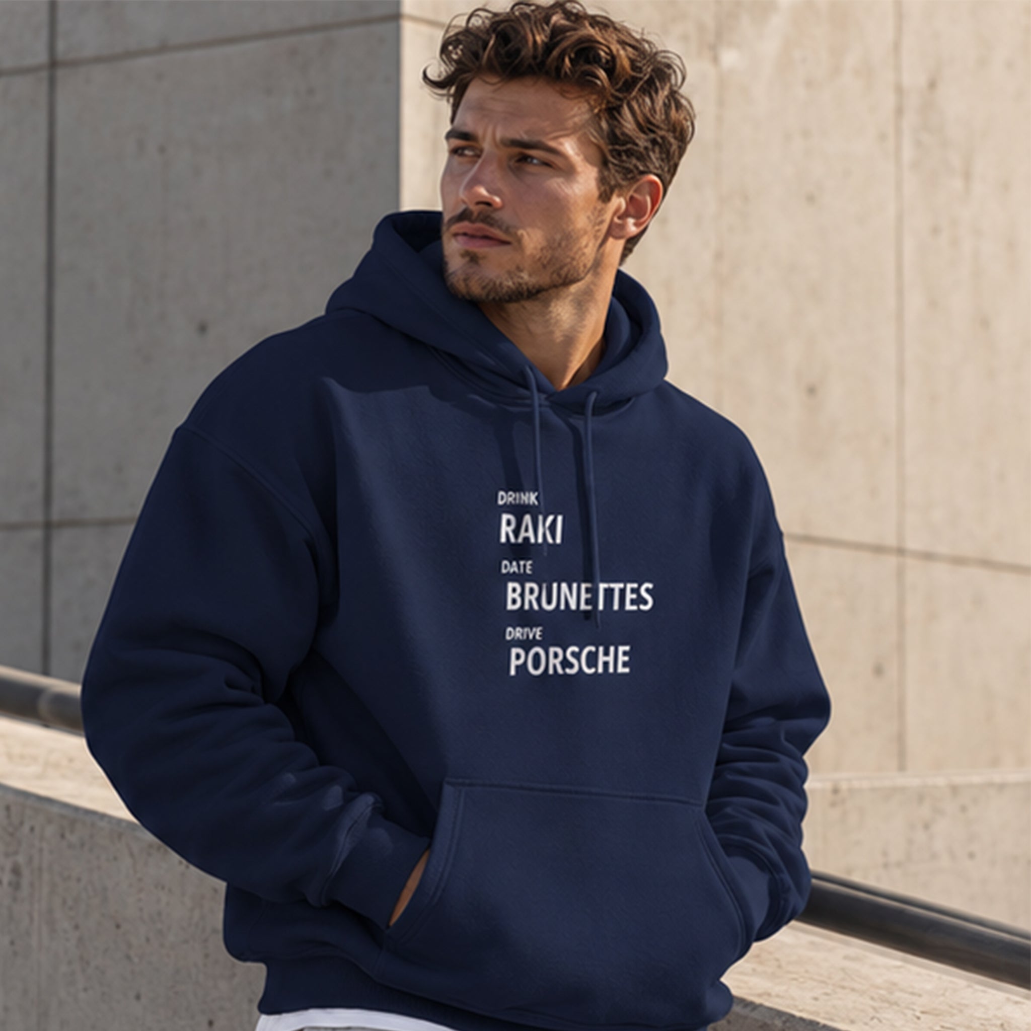 Drink Date Drive Hoodie – Lacivert – model üzerinde ön görünüm