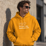 I Like Expensive Shit Hoodie – Turuncu – model üzerinde ön görünüm