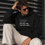 I Like Expensive Shit Hoodie – Siyah – model üzerinde ön görünüm