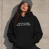 Face & Body Oversize Hoodie – Siyah – model üzerinde ön görünüm