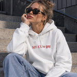 My Ex Is Gay Hoodie – Beyaz – model üzerinde ön görünüm