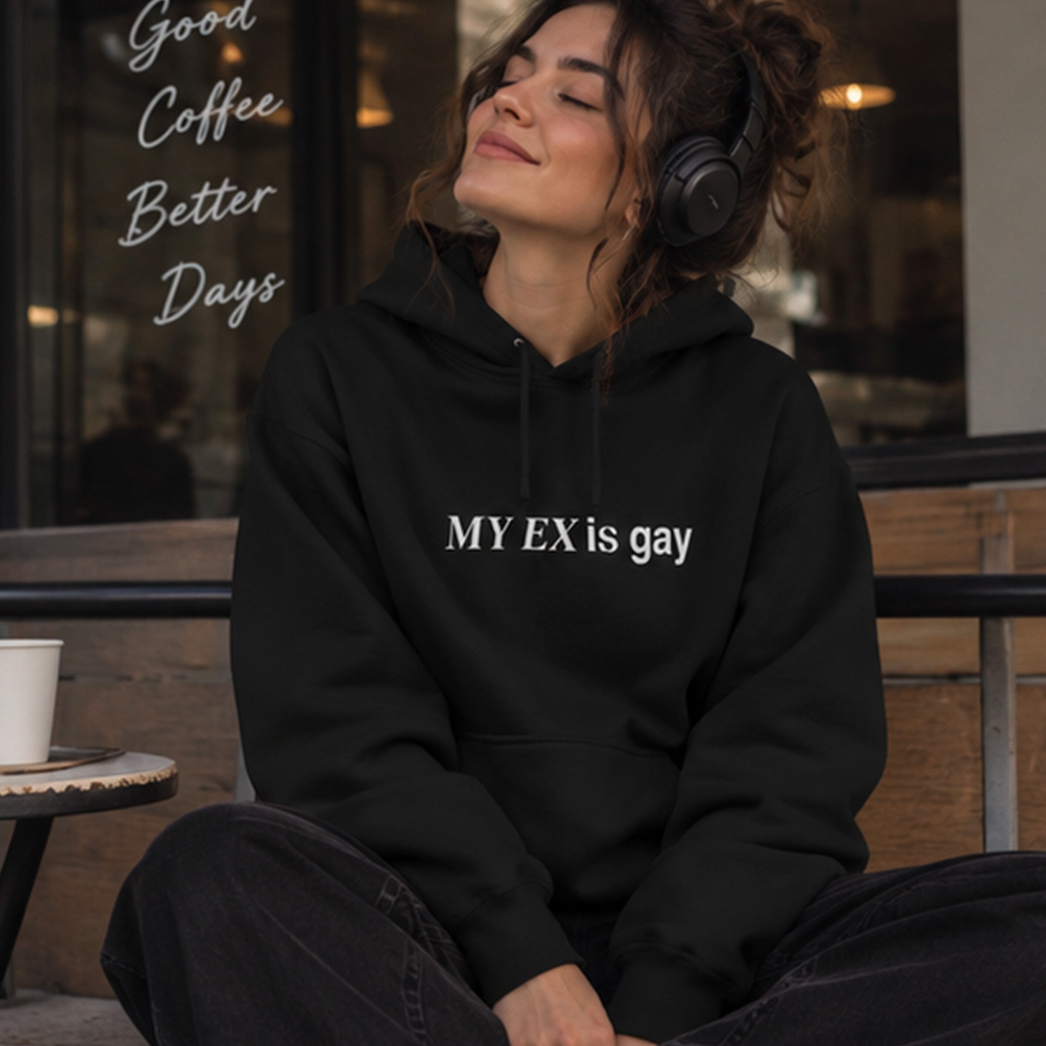 My Ex Is Gay Hoodie – Siyah – model üzerinde ön görünüm