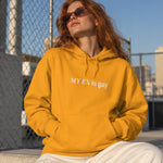 My Ex Is Gay Hoodie – Turuncu – model üzerinde ön görünüm