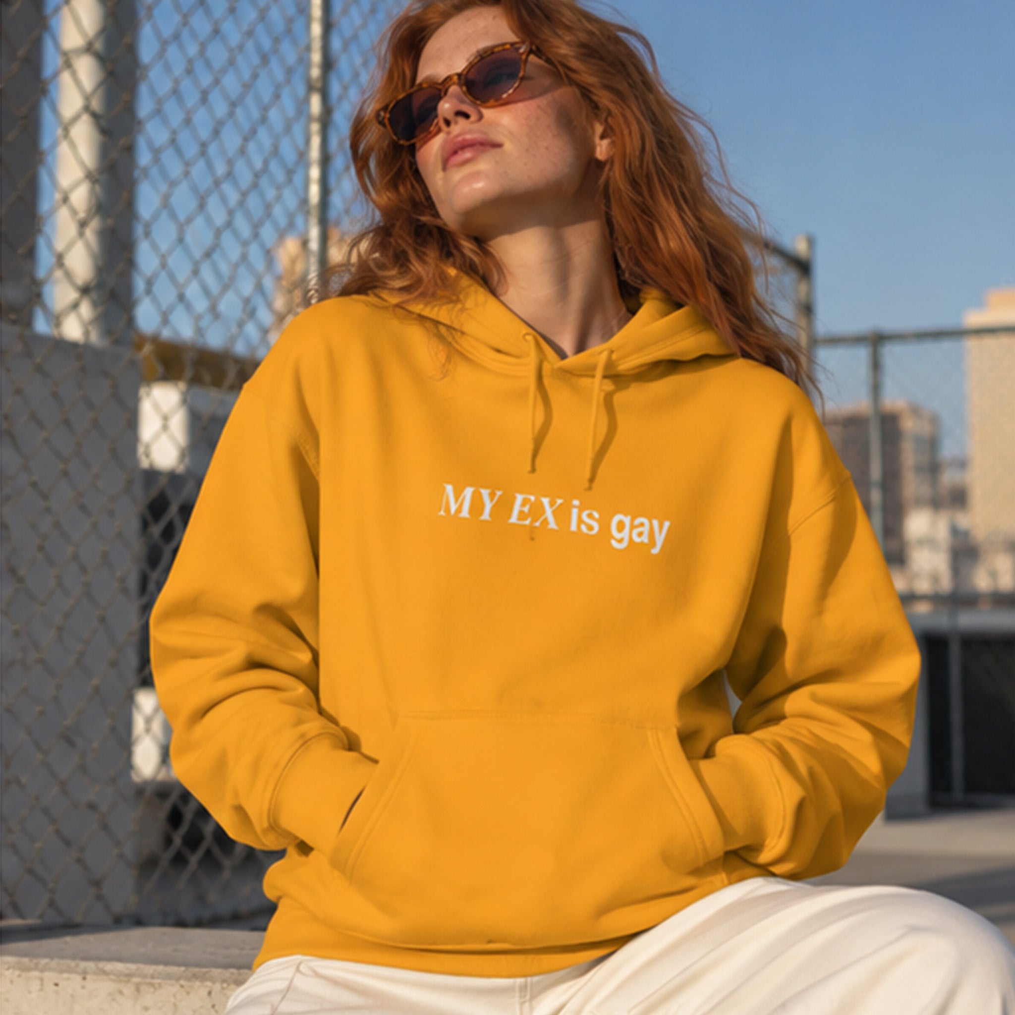 My Ex Is Gay Hoodie – Turuncu – model üzerinde ön görünüm