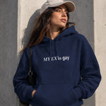 My Ex Is Gay Hoodie – Lacivert – model üzerinde ön görünüm