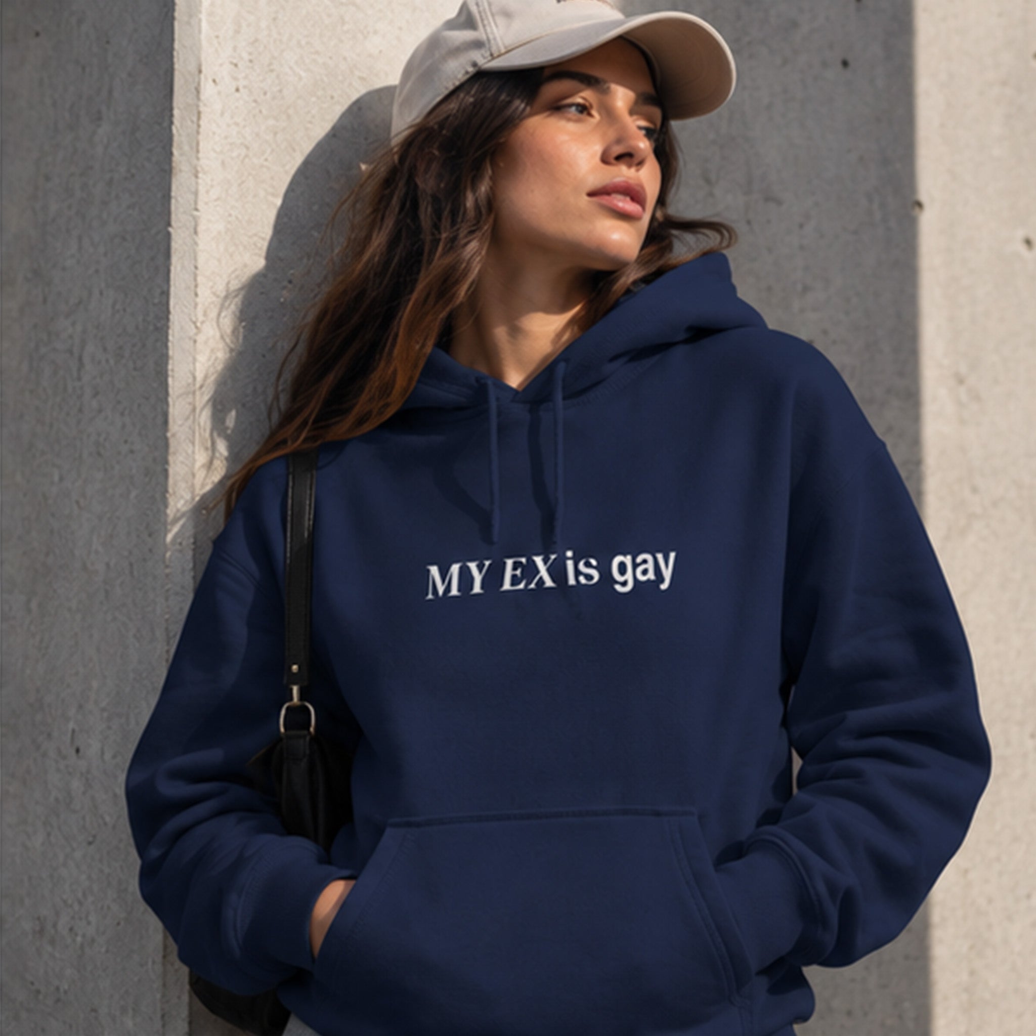 My Ex Is Gay Hoodie – Lacivert – model üzerinde ön görünüm