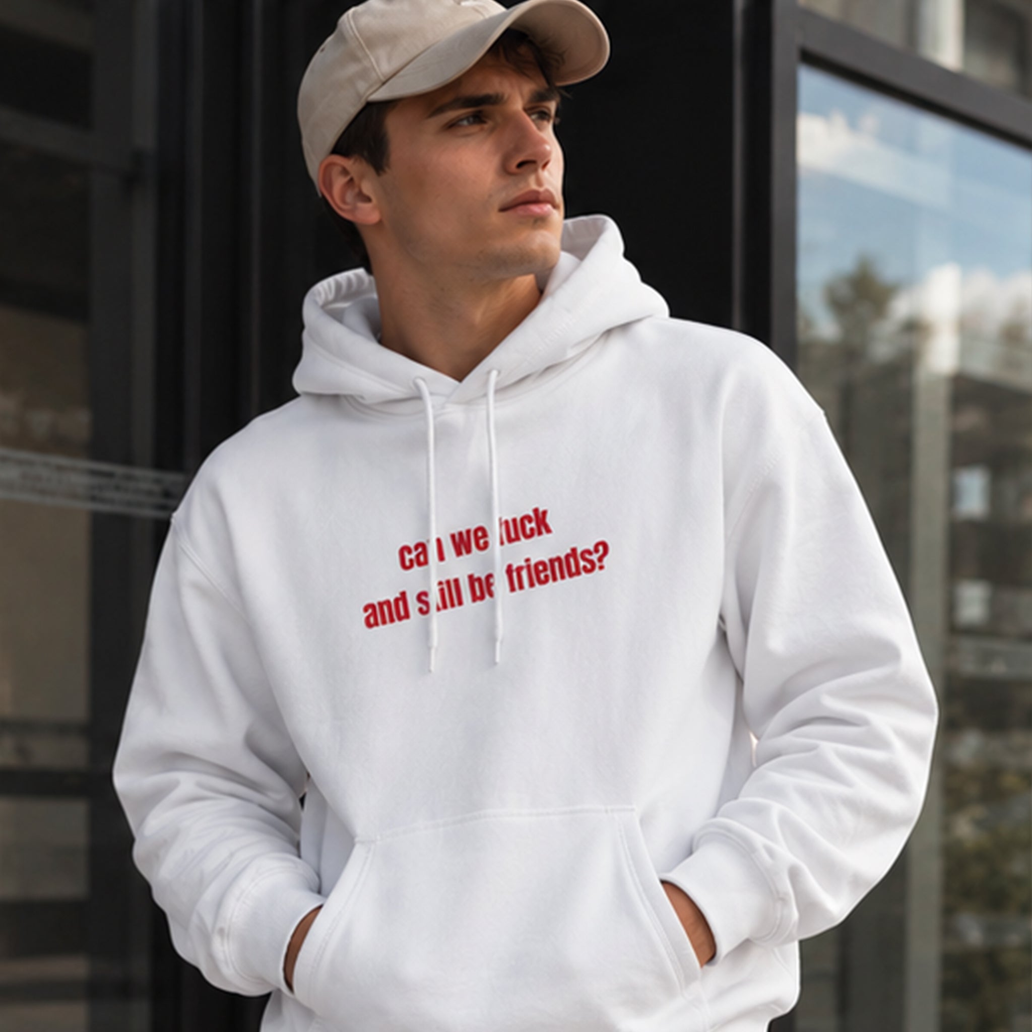 Can We Fuck Hoodie – Beyaz – model üzerinde ön görünüm