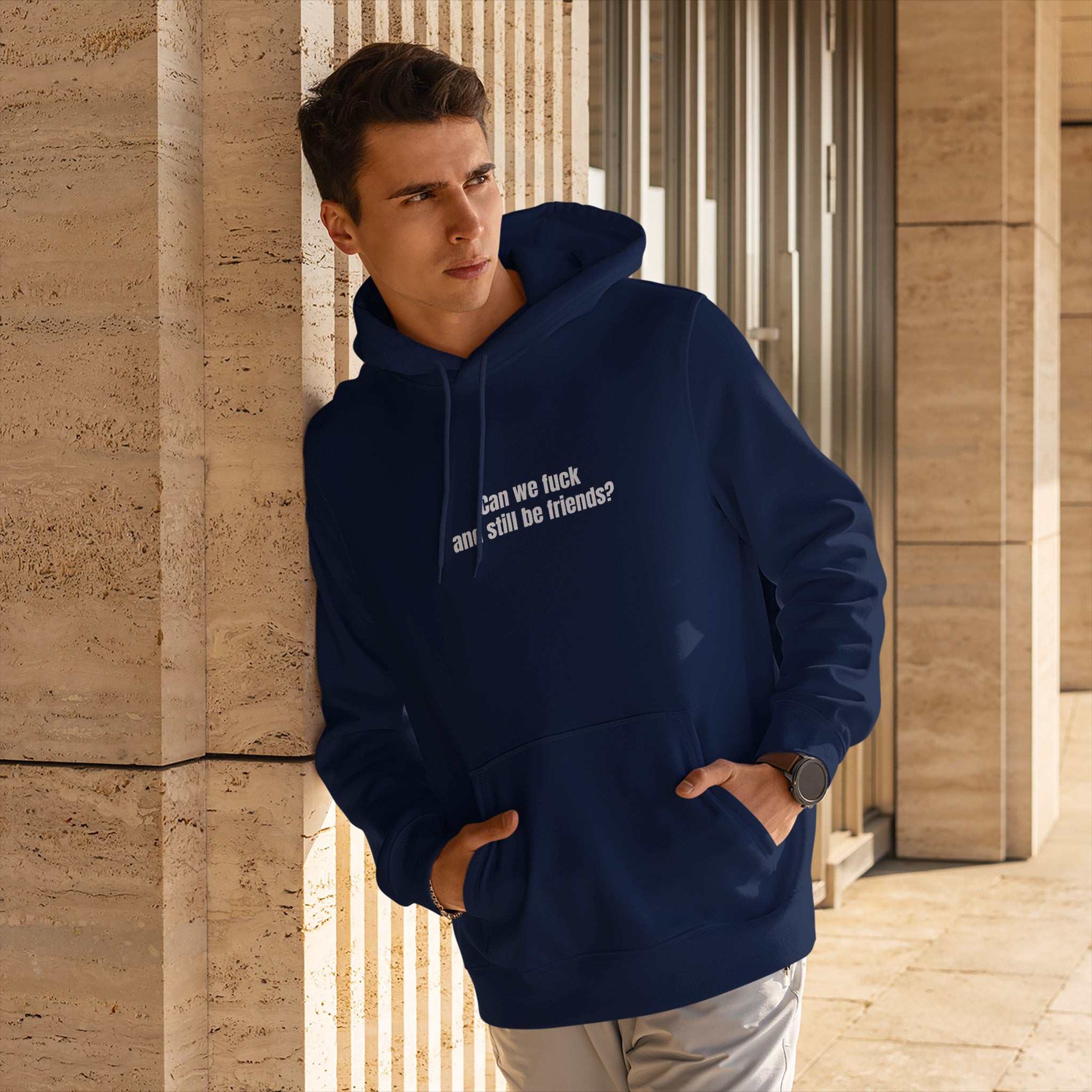 Can We Fuck Hoodie – Lacivert – model üzerinde ön görünüm