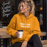 Adult Film Director Hoodie – Turuncu – model üzerinde ön görünüm