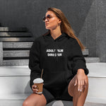 Adult Film Director Hoodie – Siyah – model üzerinde ön görünüm
