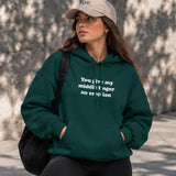 Give My Middle Finger Hoodie – Koyu Yeşil – model üzerinde ön görünüm
