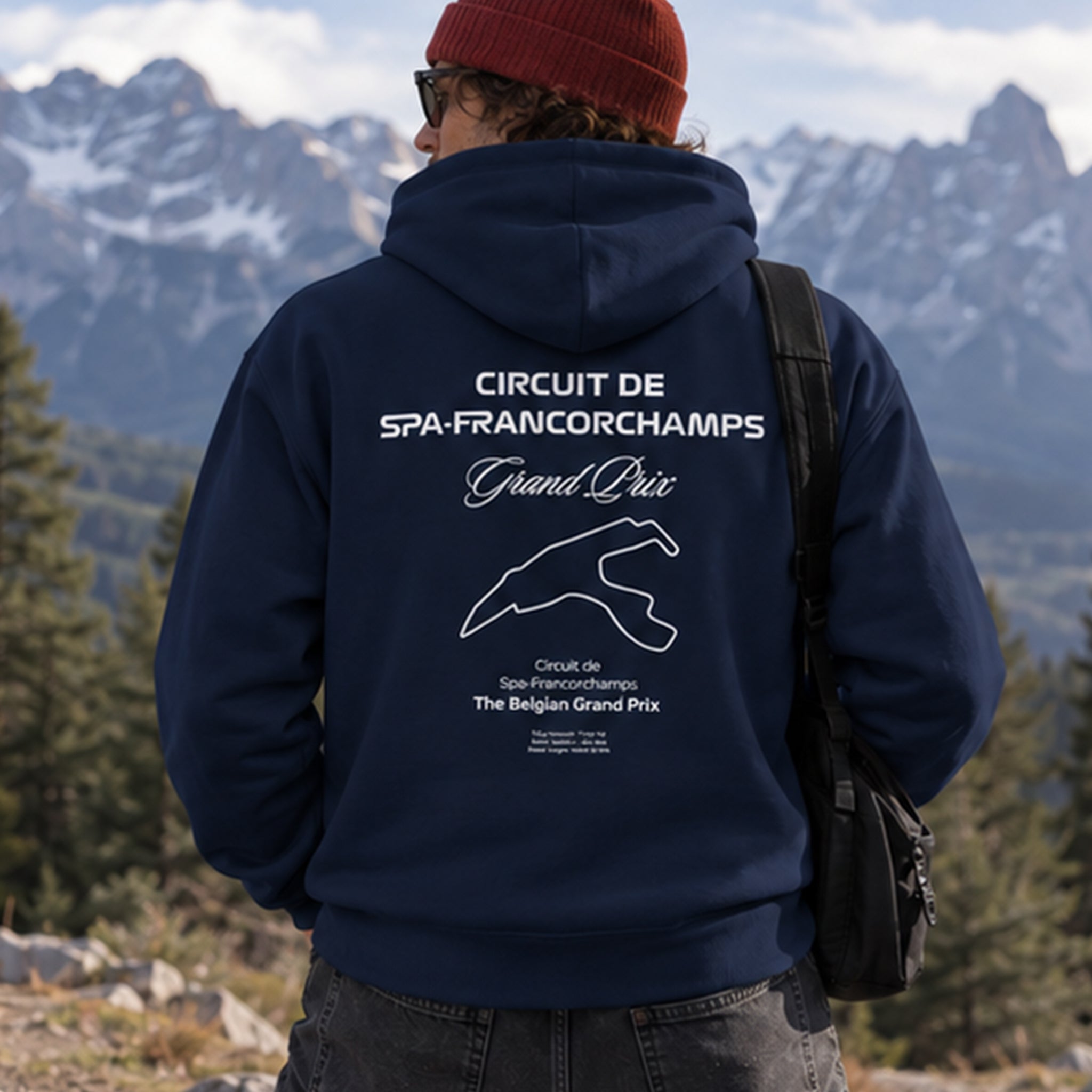 Spa-Francorchamps Grand Prix Hoodie – Lacivert – model üzerinde arka görünüm