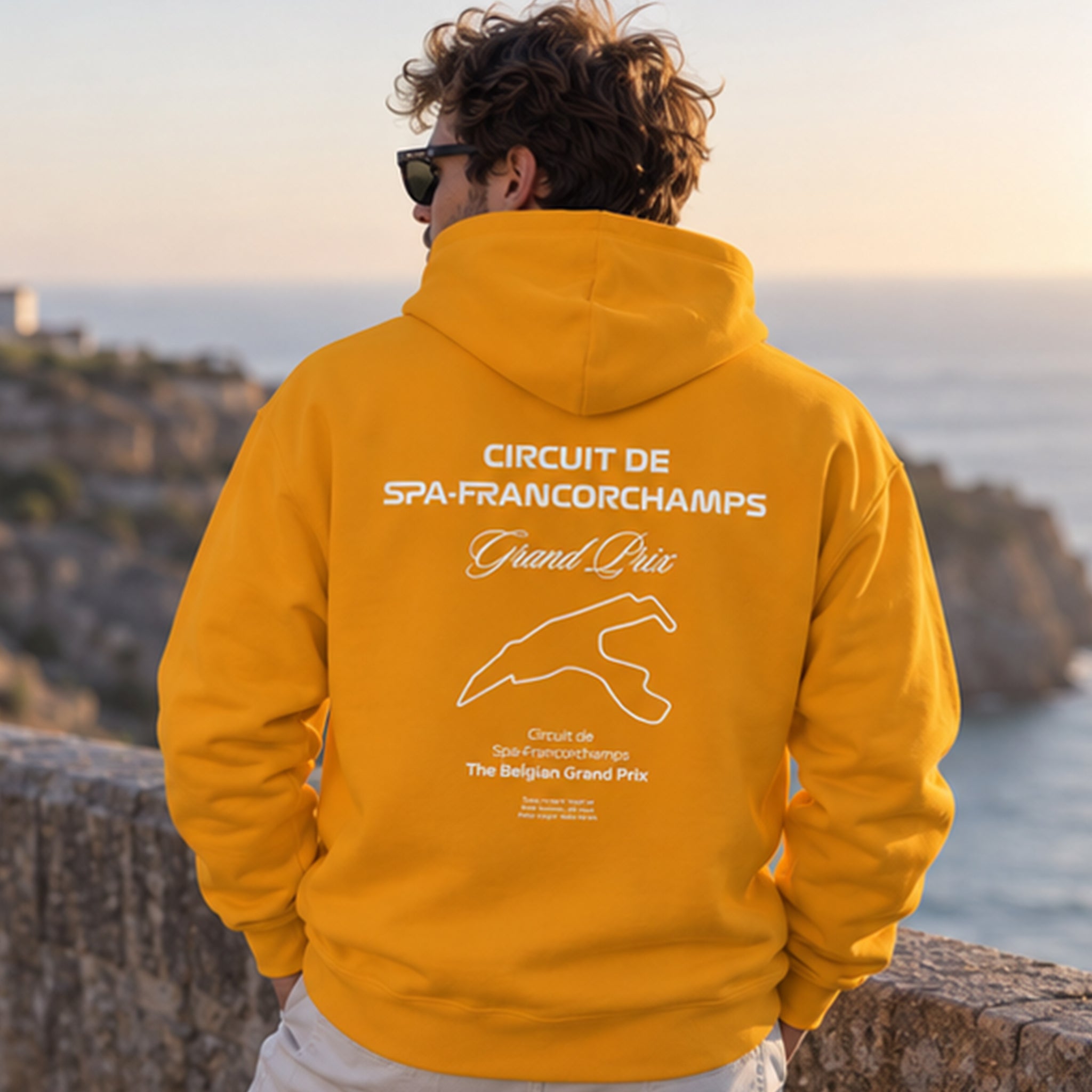 Spa-Francorchamps Grand Prix Hoodie – Turuncu – model üzerinde arka görünüm