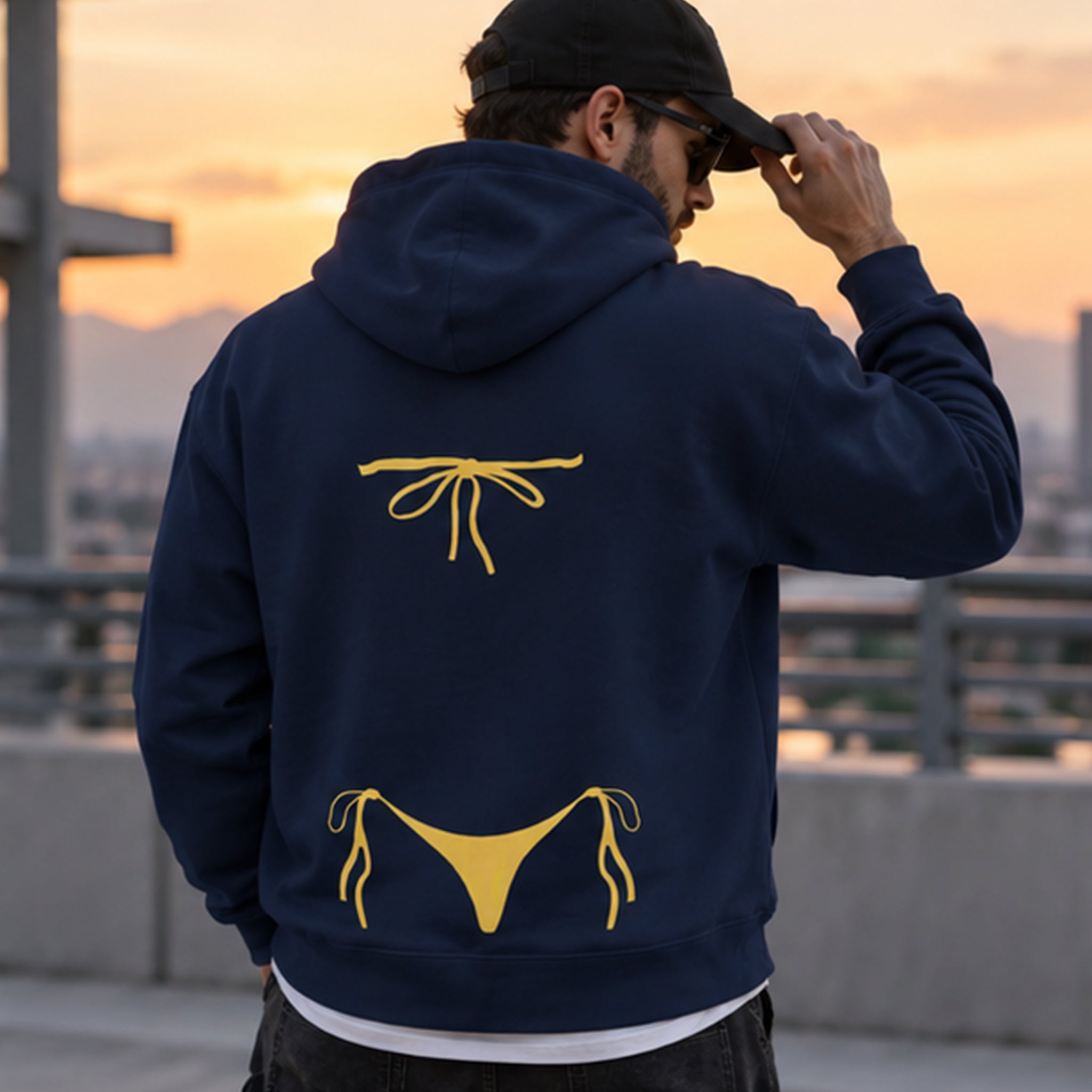 Yellow Bikini Hoodie – Lacivert – model üzerinde arka görünüm
