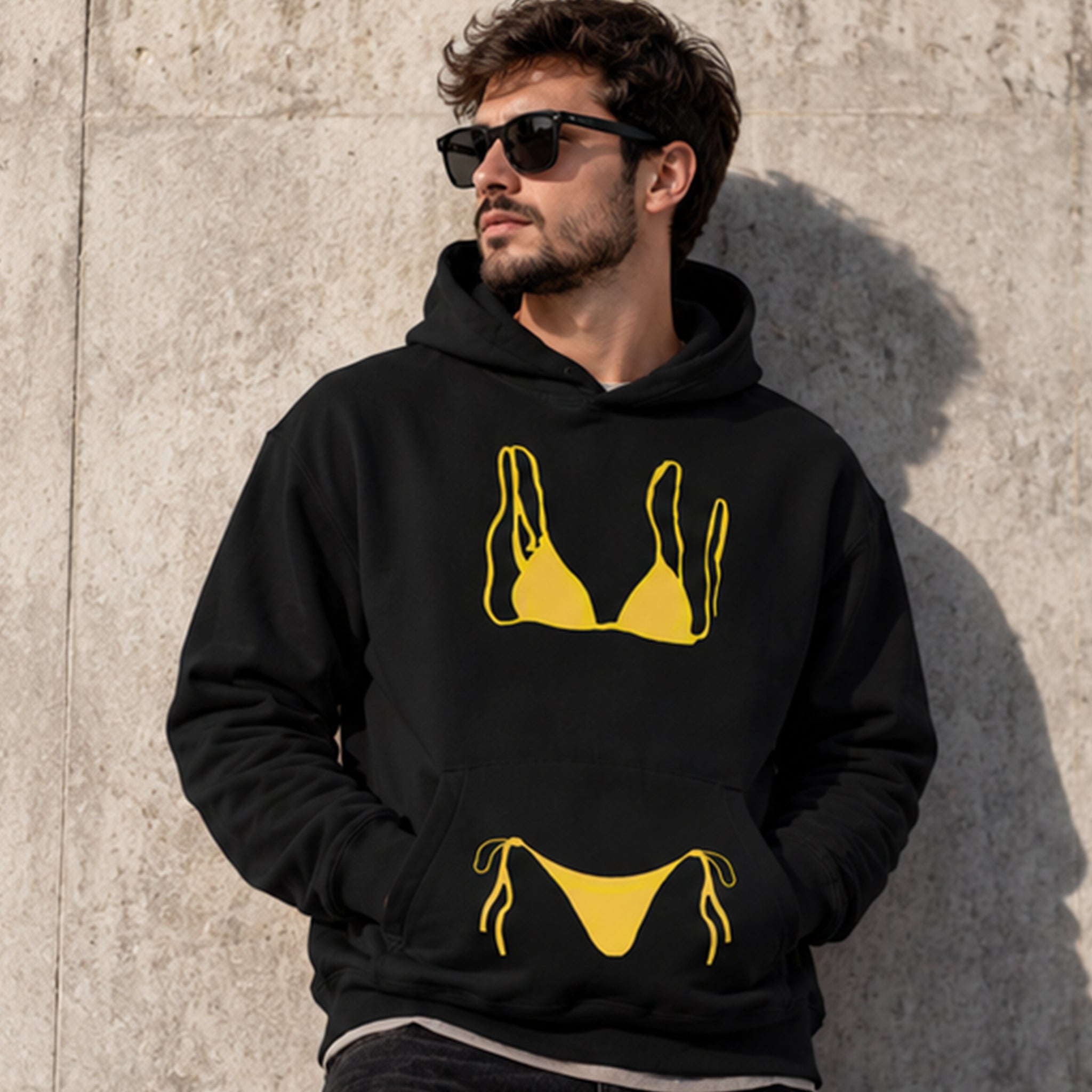 Yellow Bikini Hoodie – Siyah – model üzerinde ön görünüm