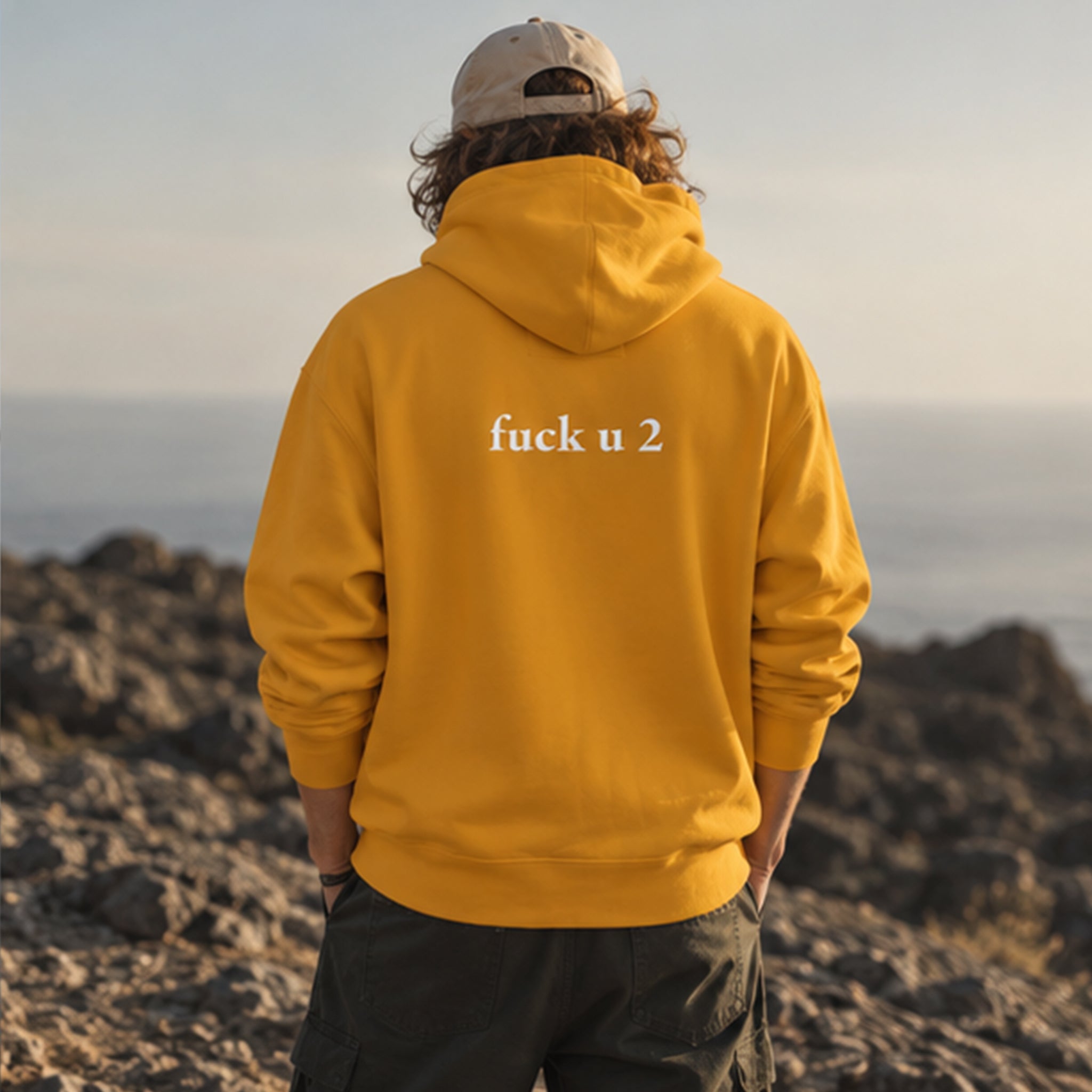 FUCK U Hoodie – Turuncu – model üzerinde arka görünüm