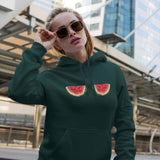 Summer Twins Hoodie – Koyu Yeşil – model üzerinde ön görünüm