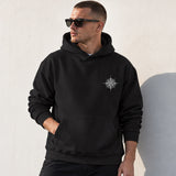Saint Tropez Sailing Club Hoodie – Siyah – model üzerinde ön görünüm