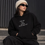 Before World War 3 Oversize Hoodie – Siyah – model üzerinde ön görünüm