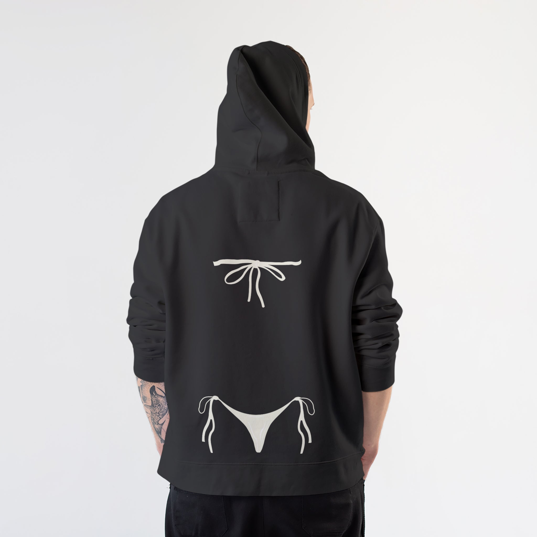 White Bikini Hoodie – Siyah – model üzerinde arka görünüm
