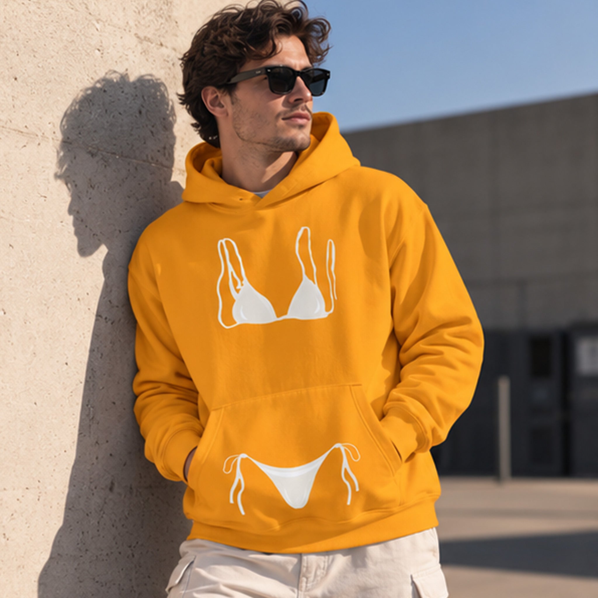 White Bikini Hoodie – Turuncu – model üzerinde ön görünüm