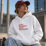 Hotter & Better Hoodie – Beyaz – model üzerinde ön görünüm