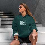 Hotter & Better Hoodie – Koyu Yeşil – model üzerinde ön görünüm