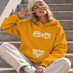 Unshell Me Hoodie – Turuncu – model üzerinde ön görünüm