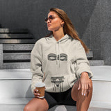 Unshell Me Hoodie – Krem – model üzerinde ön görünüm