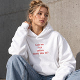 Before World War 3 Oversize Hoodie – Beyaz – model üzerinde ön görünüm