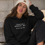 My Tits Hoodie – Siyah – model üzerinde ön görünüm