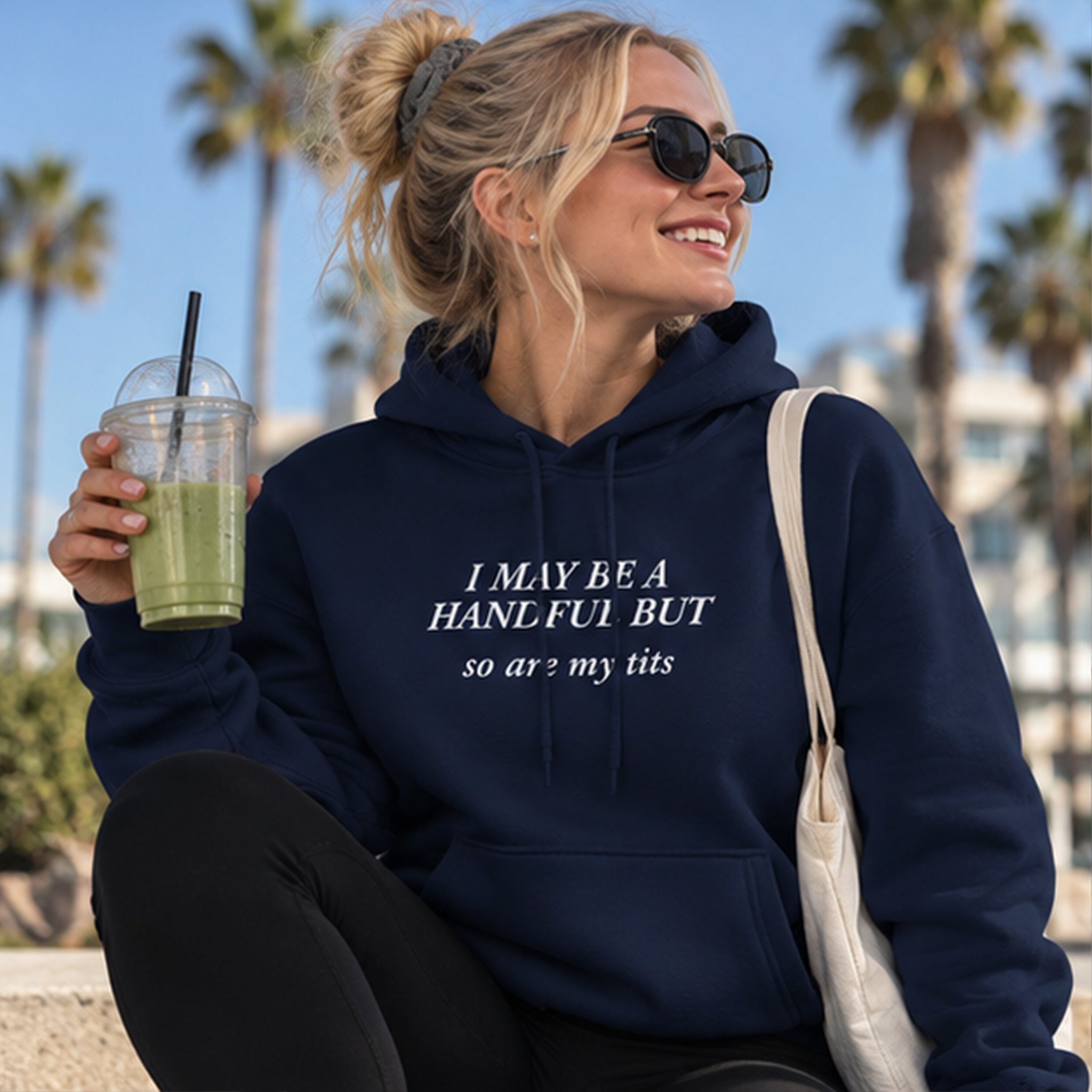 My Tits Hoodie – Lacivert – model üzerinde ön görünüm