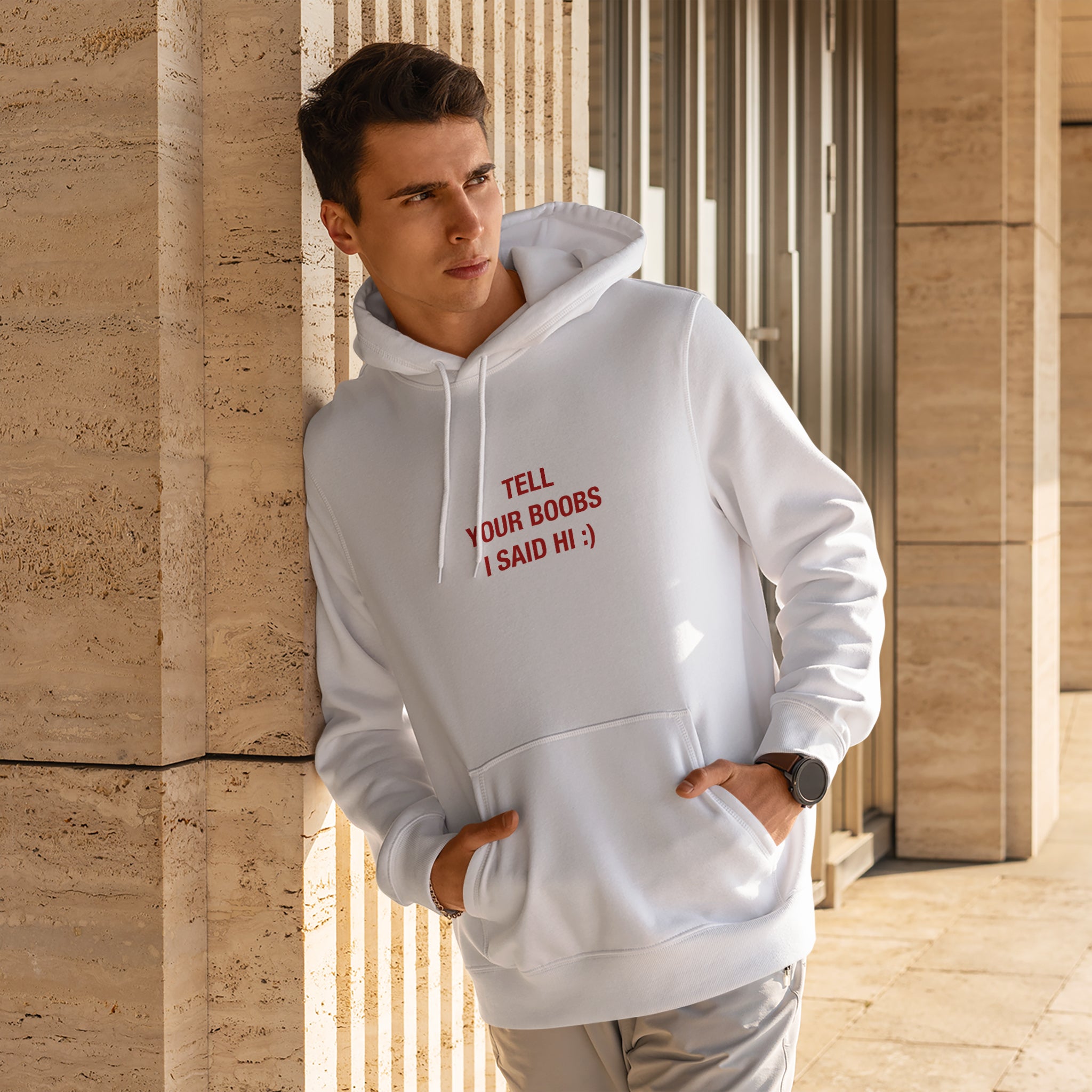 Tell Your Boobs Hoodie – Beyaz – model üzerinde ön görünüm